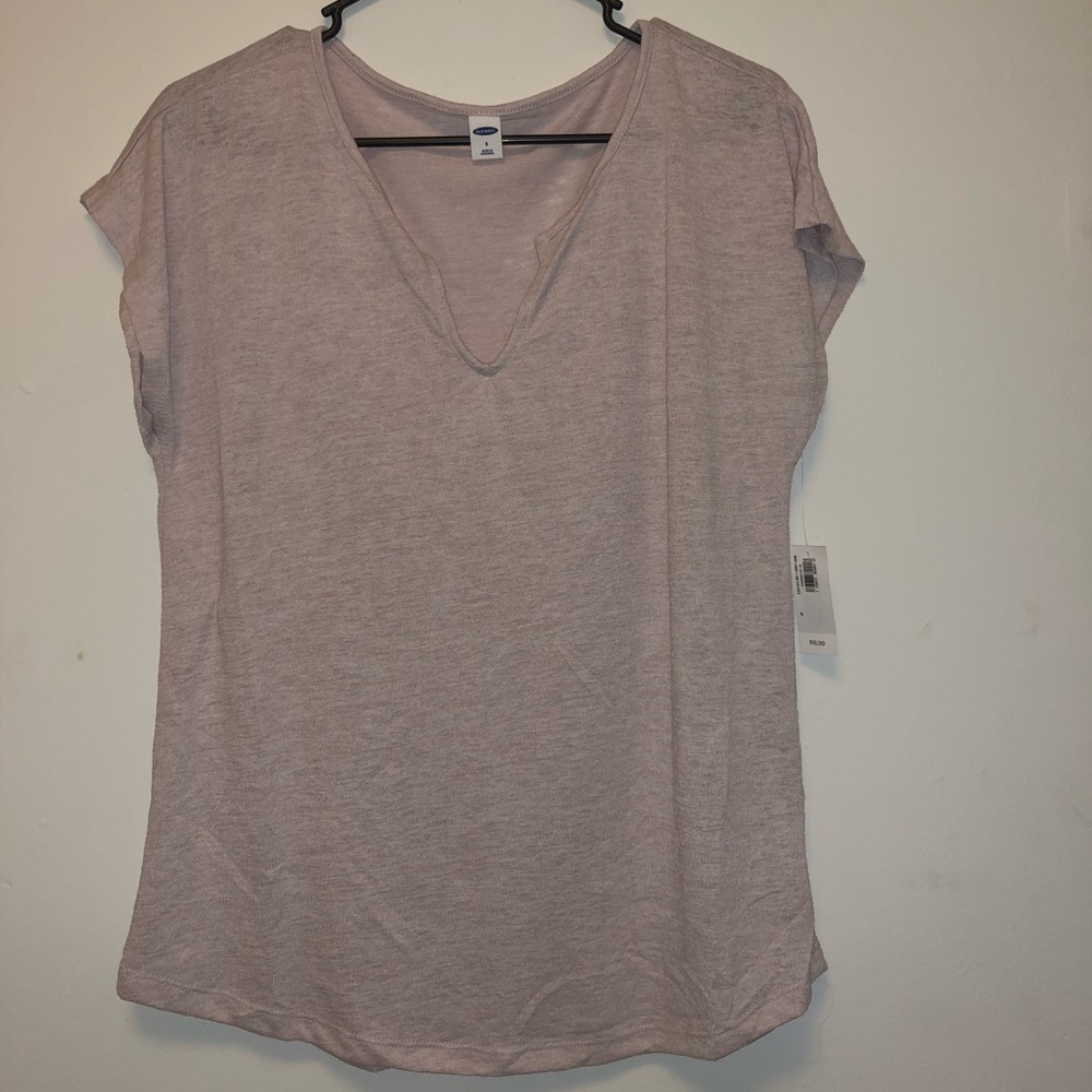 Old Navy V neck shirt